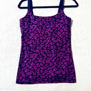 A very cute Lululemon work out top. Perfect condition.